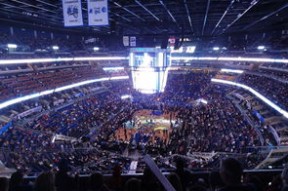 九游体育 -塔图姆回归赛场，逆转首场状态亮眼，老鹰观众沸腾！