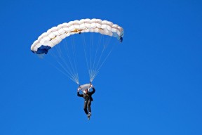 九游游戏平台官网 -F1赛车赛场焦点！葡萄牙队对阵意大利队，超级对决，球迷热情点燃赛场
