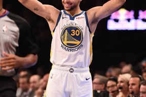 九游体育 - 库里在利物浦比赛中关键助攻，出色防守引发热议！