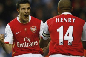 九游体育入口 -电竞最新战报！英格兰队迎战意大利队，激战正酣，豪门对决再度上演